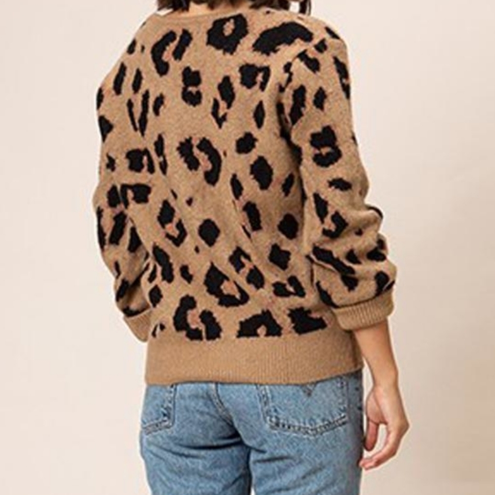 NWOT Revolve MAJORELLE Raw Edge V Neck Leopard Cheetah Print Sweater Size M - Picture 3 of 9